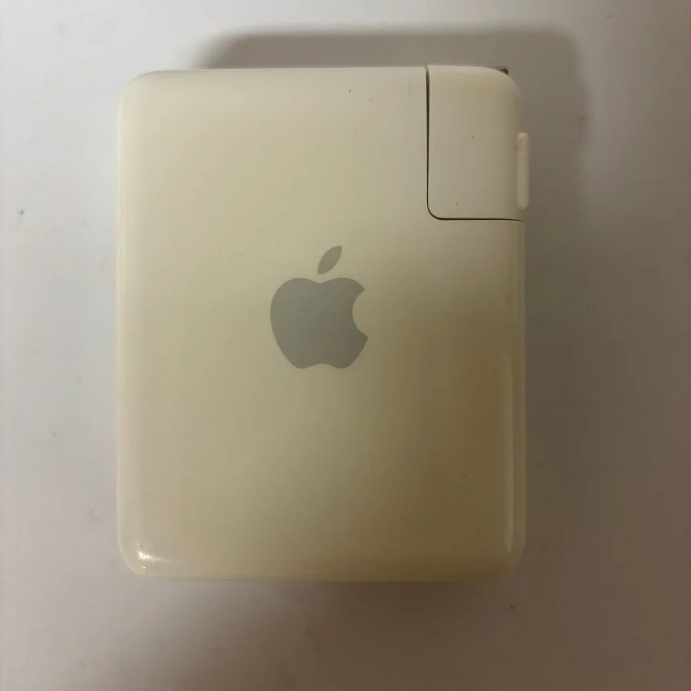 Apple AirPort Express Base Station A1264 802.11n Wi-Fi /Airplay Audio Reciever
